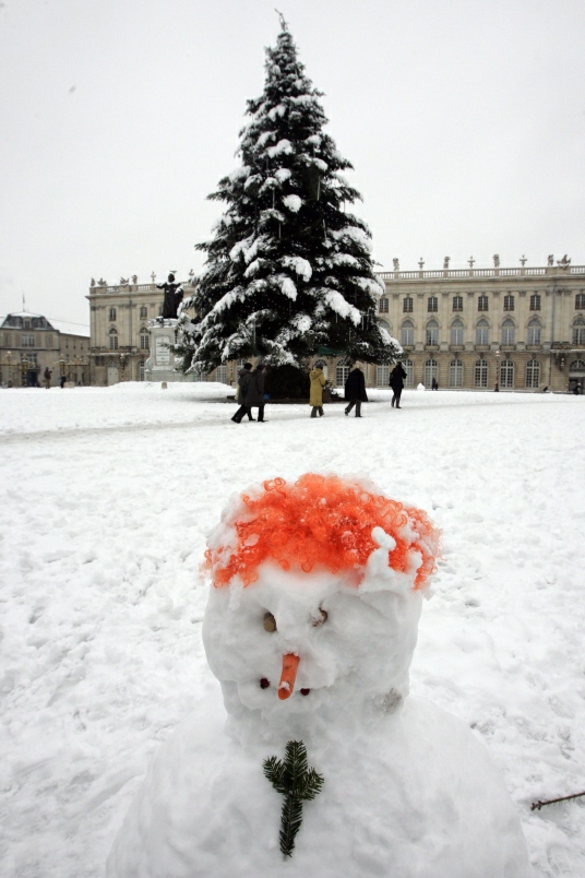 Paryžiaus gyventojai džiaugiasi gausiai iškritusiu sniegu