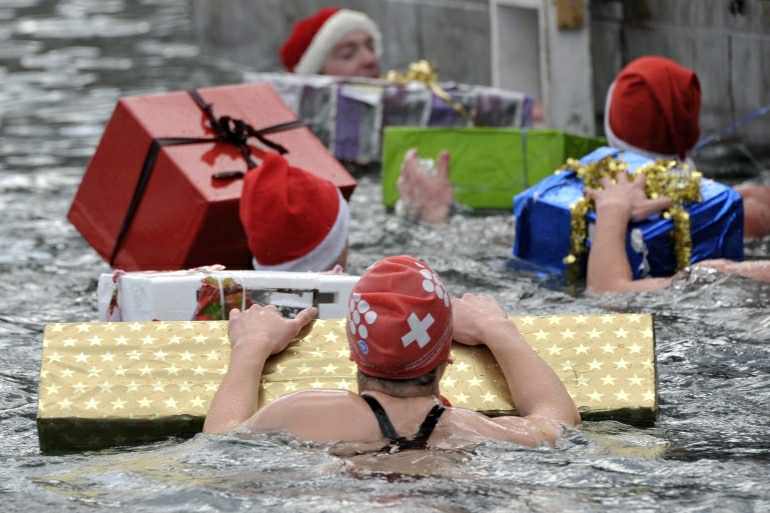Ženevos ežere vyko kasmetinis kalėdinis plaukimas